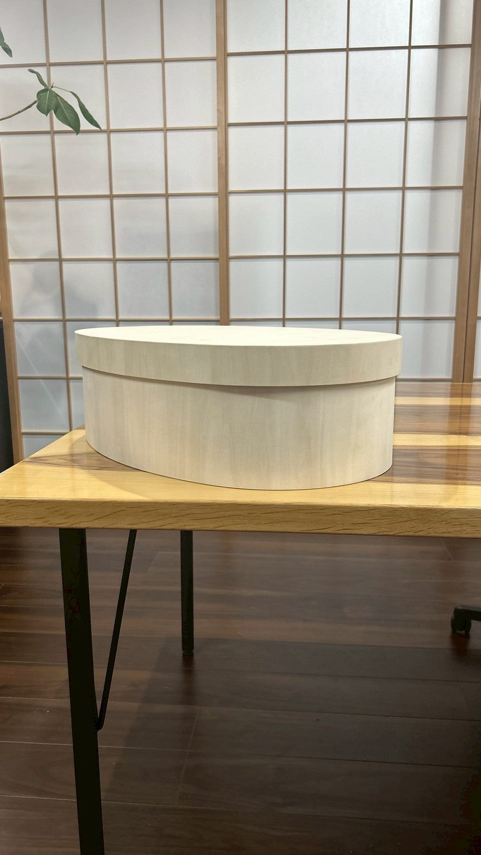 楕円の木製ボックス