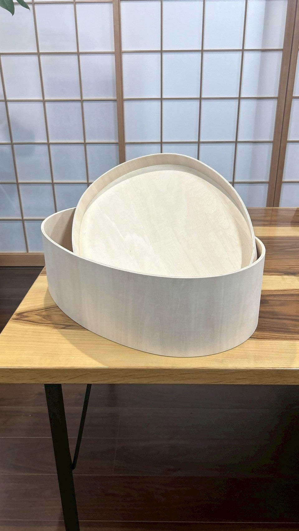 楕円の木製ボックス