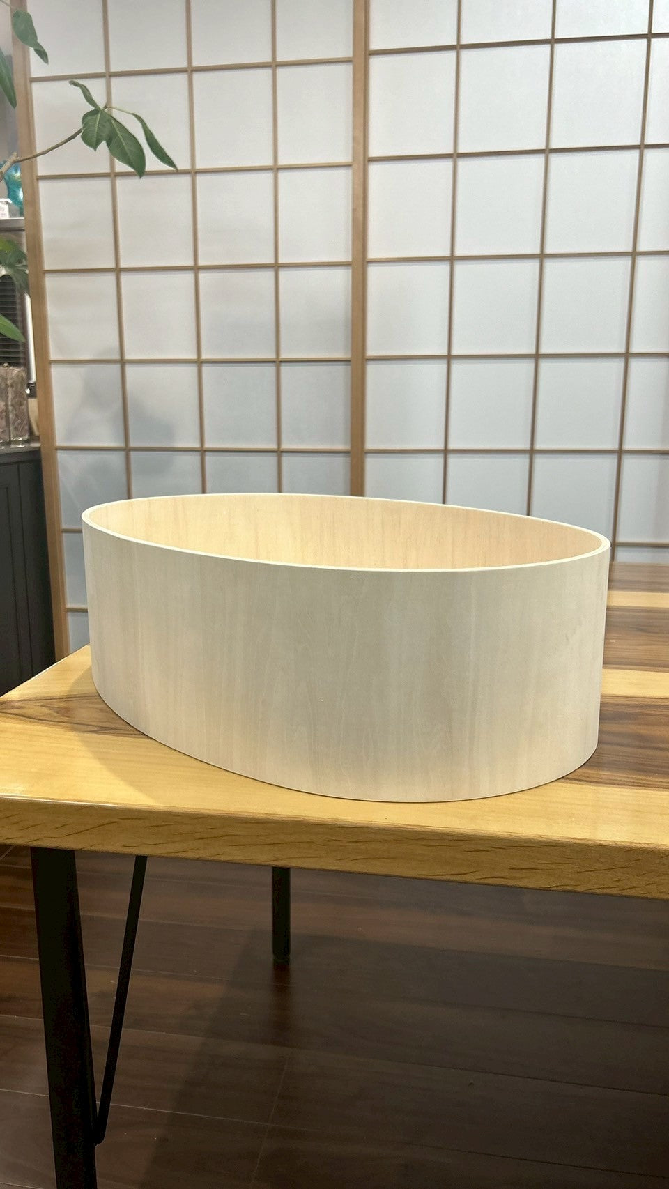 楕円の木製ボックス